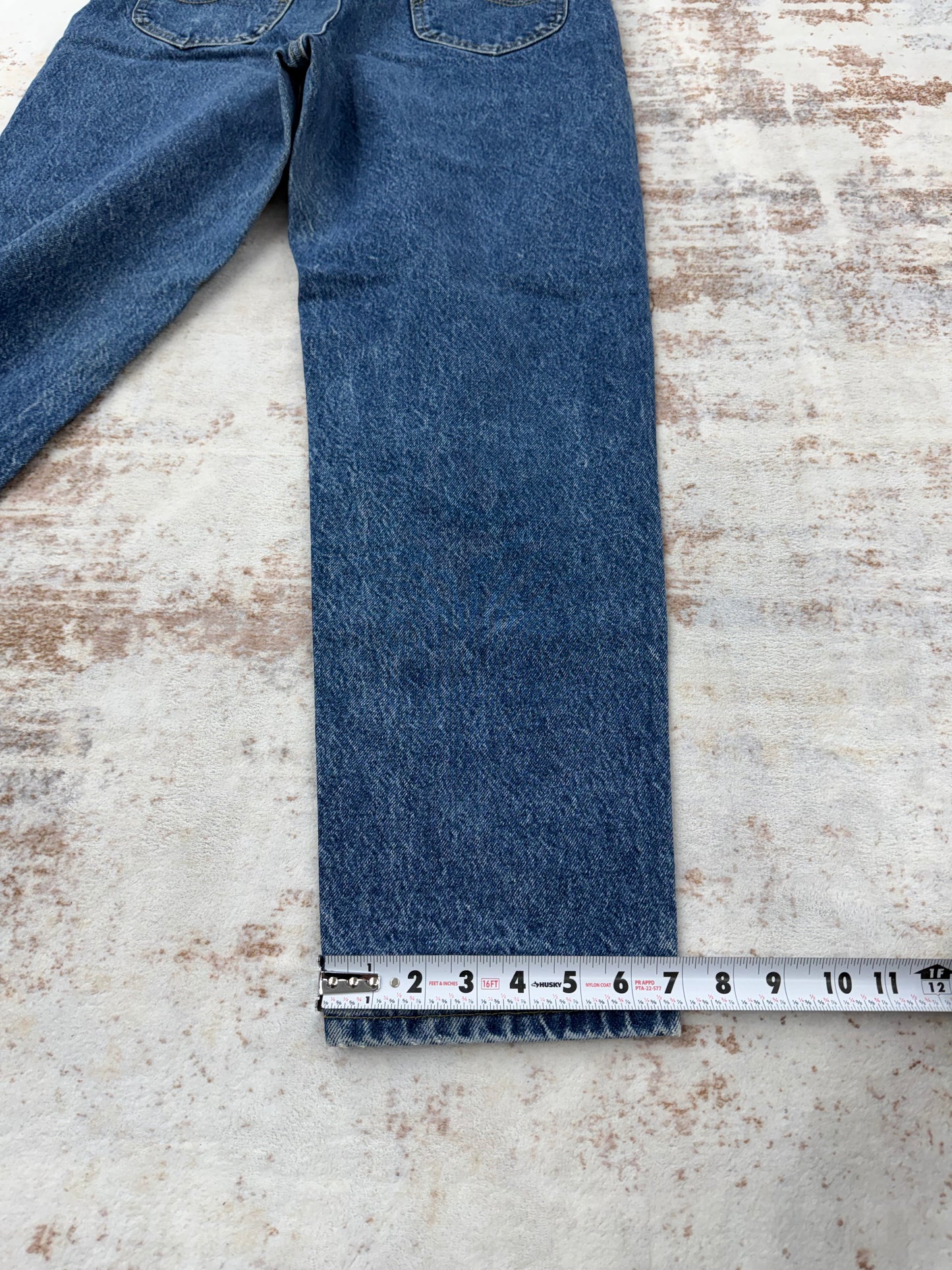 Vintage Lee high waist jeans
Classic blue wash – everyday staple
Tagged 30.5x30 – fits W30/31
Size 14 MED (women)
Made in USA 🇺🇸