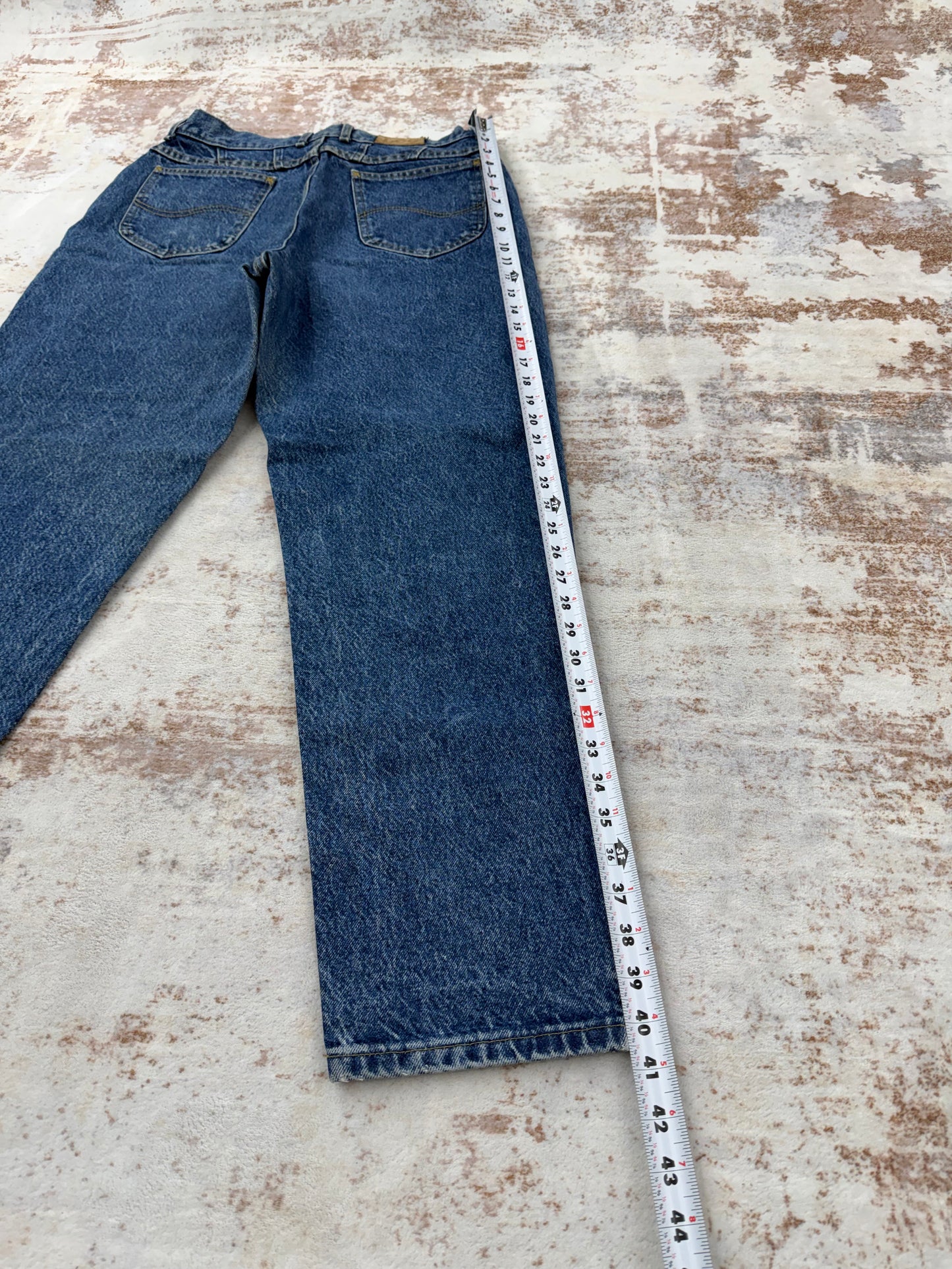 Vintage Lee high waist jeans
Classic blue wash – everyday staple
Tagged 30.5x30 – fits W30/31
Size 14 MED (women)
Made in USA 🇺🇸