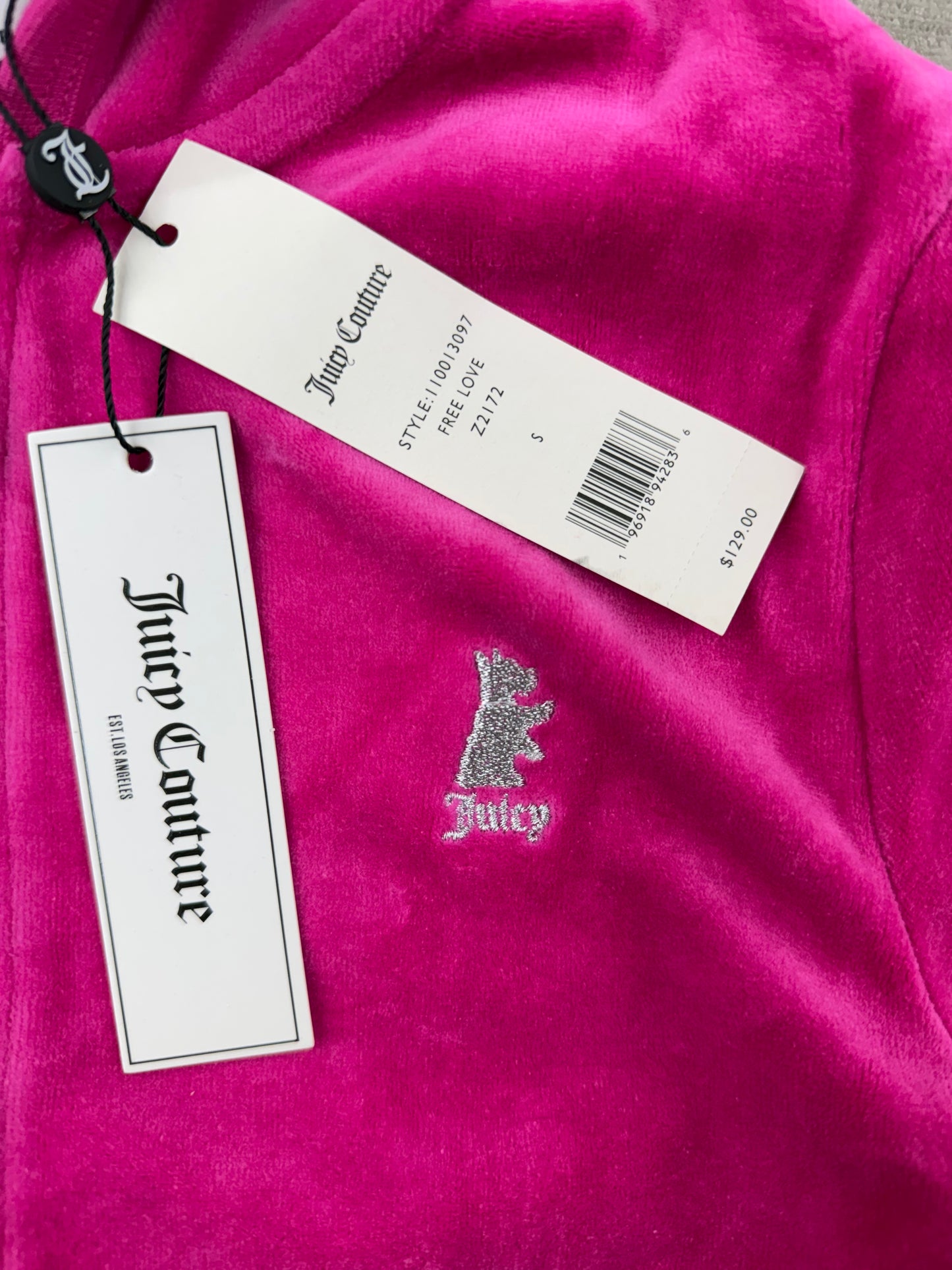 (NEW) Juicy Couture
Women’s Heritage Rib Trim Kangaroo Pocket Track with Back Graphic