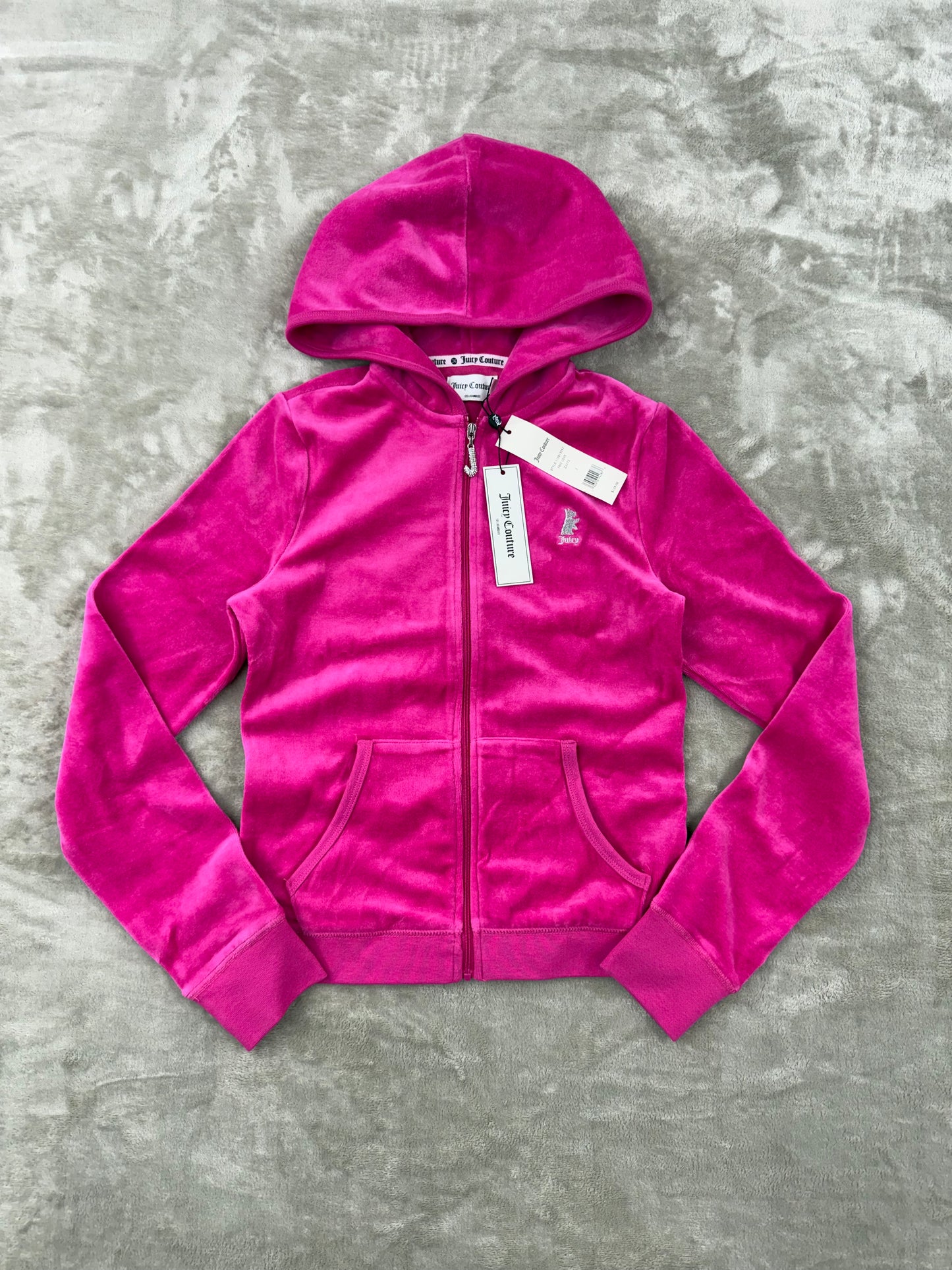 (NEW) Juicy Couture
Women’s Heritage Rib Trim Kangaroo Pocket Track with Back Graphic